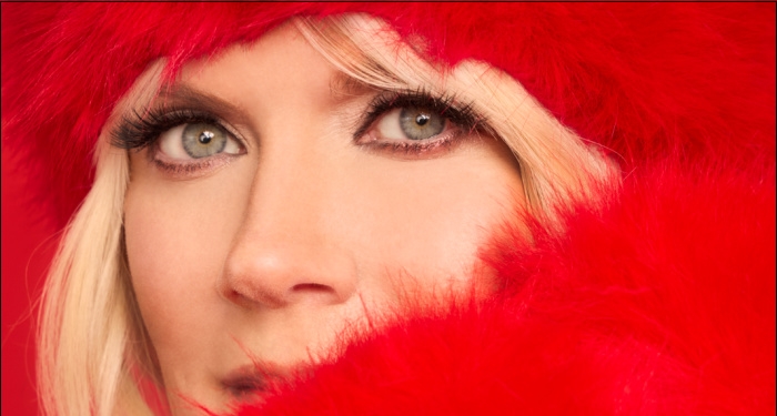 Natalie Grant Signs with Capitol CMG and Announces New Holiday Album