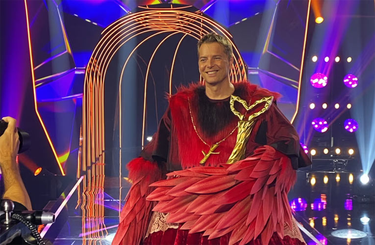 Steph Carse Tops Charts Following Canada's The Masked Singer (Chanteurs Masqu